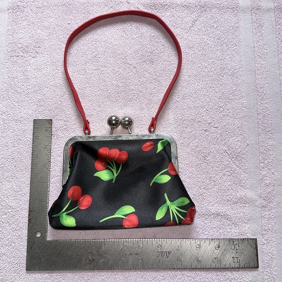Vintage Small cherry evening bag! - Picture 2 of 4